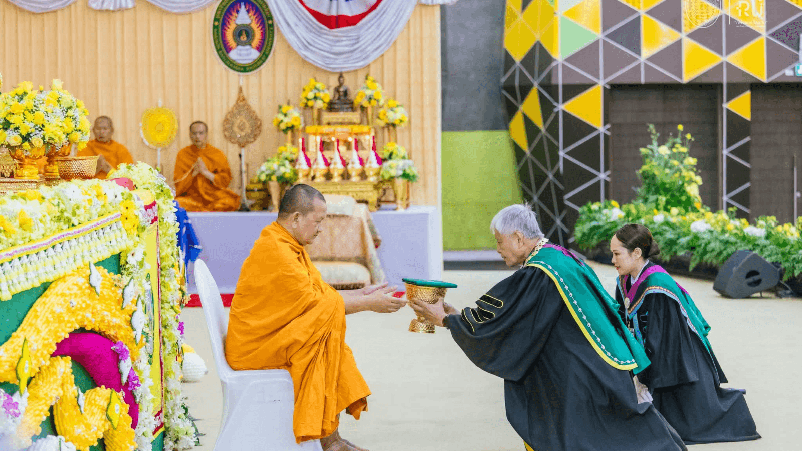 กราบถวายมุทิตาสักการะ แด่ พระวชิรสิทธิโกศล